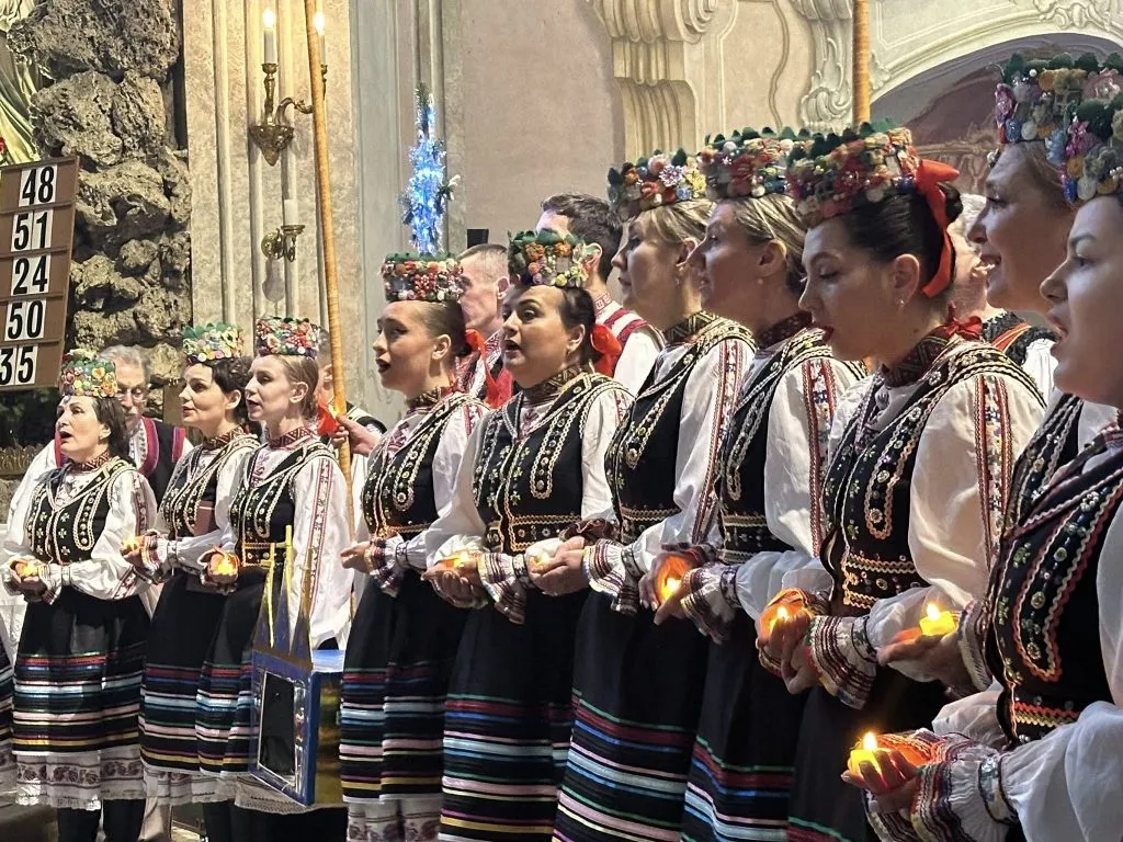 Культурна дипломатія та різдвяна магія: як Закарпатський народний хор підкорив Будапешт