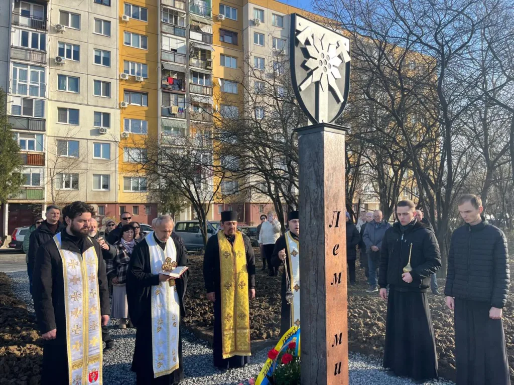 🌿 На честь захисників: В Ужгороді урочисто заклали Сквер Героїв 128-ї бригади