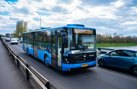 🚌 Нова ера оплати проїзду: В Ужгороді контролери навчають пасажирів користуватися валідаторами 🚌 Нова ера оплати проїзду: В Ужгороді контролери навчають пасажирів користуватися валідаторами
