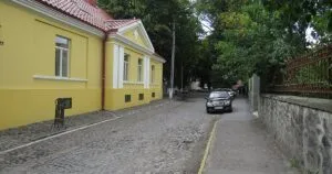 Нова схема руху в історичному центрі Ужгорода: вулиці Капітульна та Замкова стали односторонніми