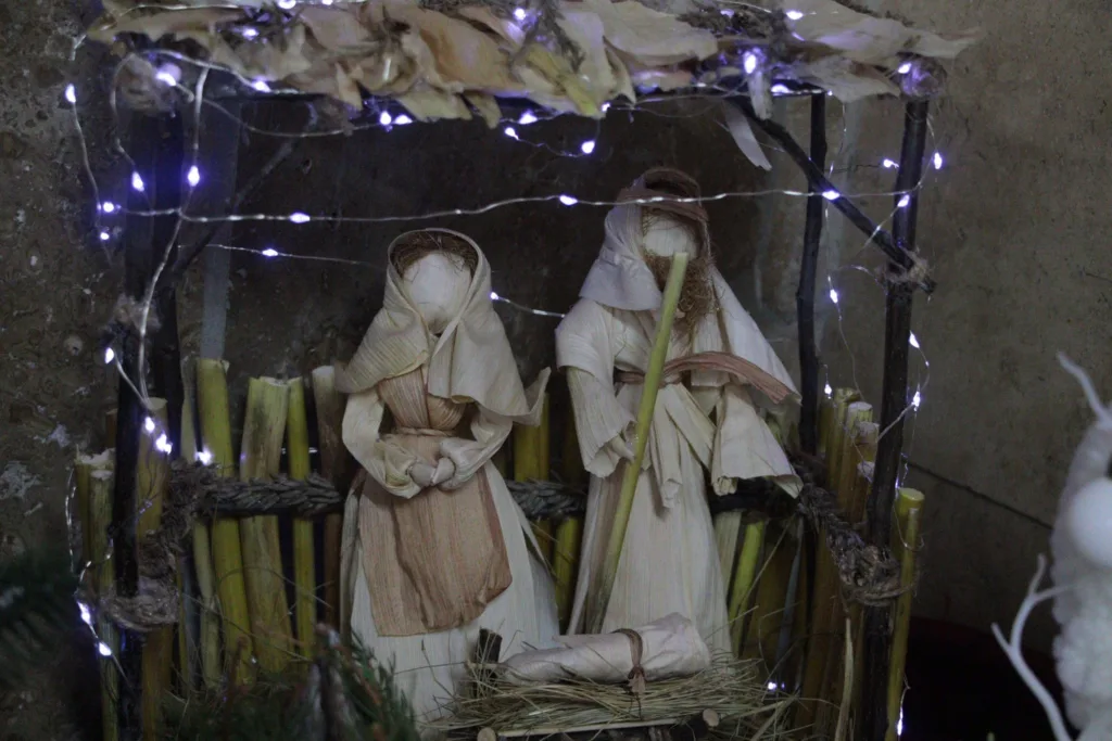 🎄 Тисяча дитячих шедеврів: В Ужгороді стартувала виставка «Новорічна композиція» та «Український сувенір» 🎄 Тисяча дитячих шедеврів: В Ужгороді стартувала виставка «Новорічна композиція» та «Український сувенір»