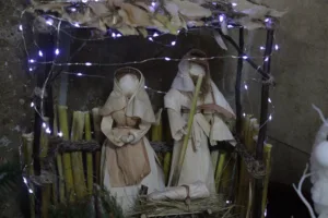 🎄 Тисяча дитячих шедеврів: В Ужгороді стартувала виставка «Новорічна композиція» та «Український сувенір»