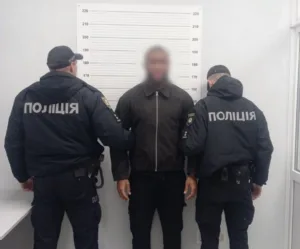 Оперативне затримання в Ужгороді: поліція розшукала іноземця, який викрав ноутбук із візового центру