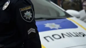 Небезпечні ігри на даху в Ужгороді: поліція викрила підлітків за розвагами, що загрожують життю