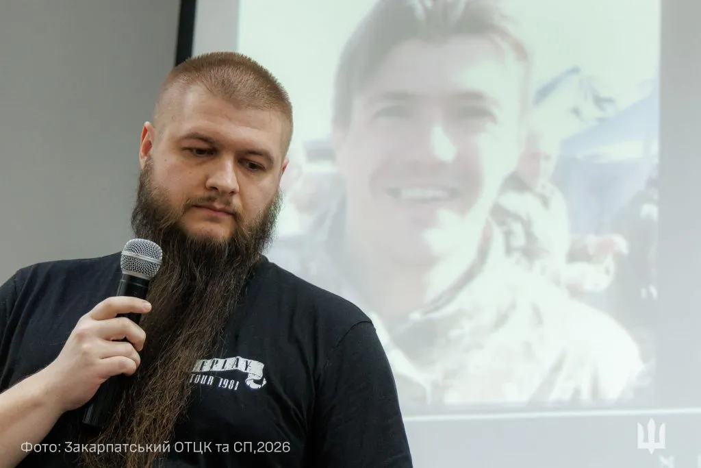 Ужгород вшановує пам’ять героїв: започатковано цикл зустрічей «Герої серед нас»