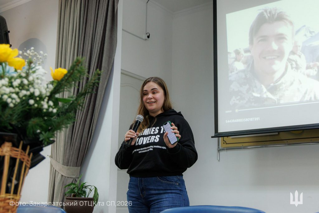 Ужгород вшановує пам’ять героїв: започатковано цикл зустрічей «Герої серед нас»