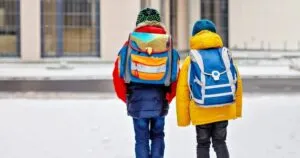 Навчальний процес в Ужгороді: школи та дитсадки продовжують роботу в очному форматі попри негоду