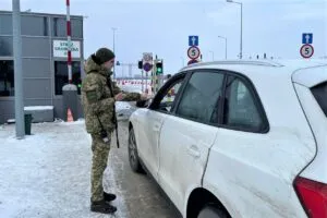 Колапс на кордоні зі Словаччиною: на пункті пропуску Ужгород пасажири чекають понад 16 годин