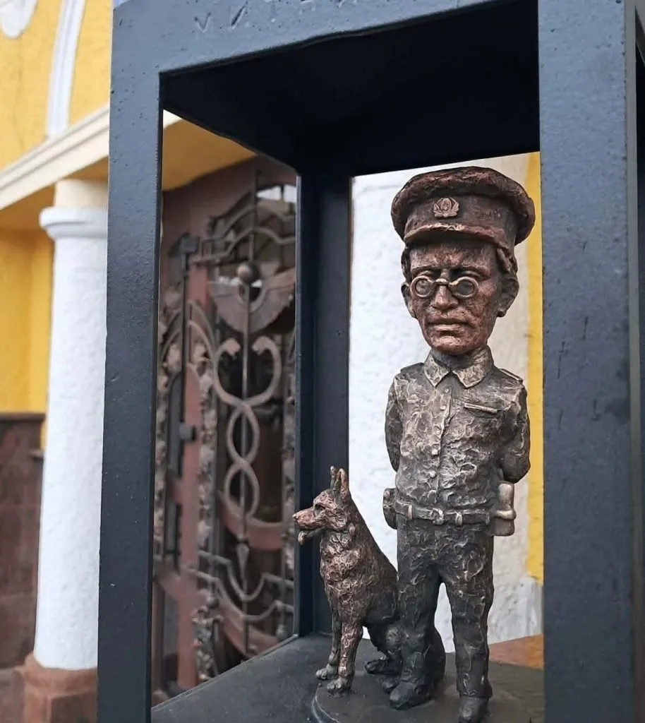 Ужгород відзначив День митника відкриттям унікальної мініскульптури