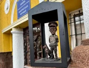 Ужгород відзначив День митника відкриттям унікальної мініскульптури