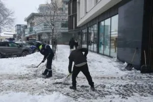 Зимове прибирання та безпека: звернення до підприємців Ужгорода щодо очищення прилеглих територій