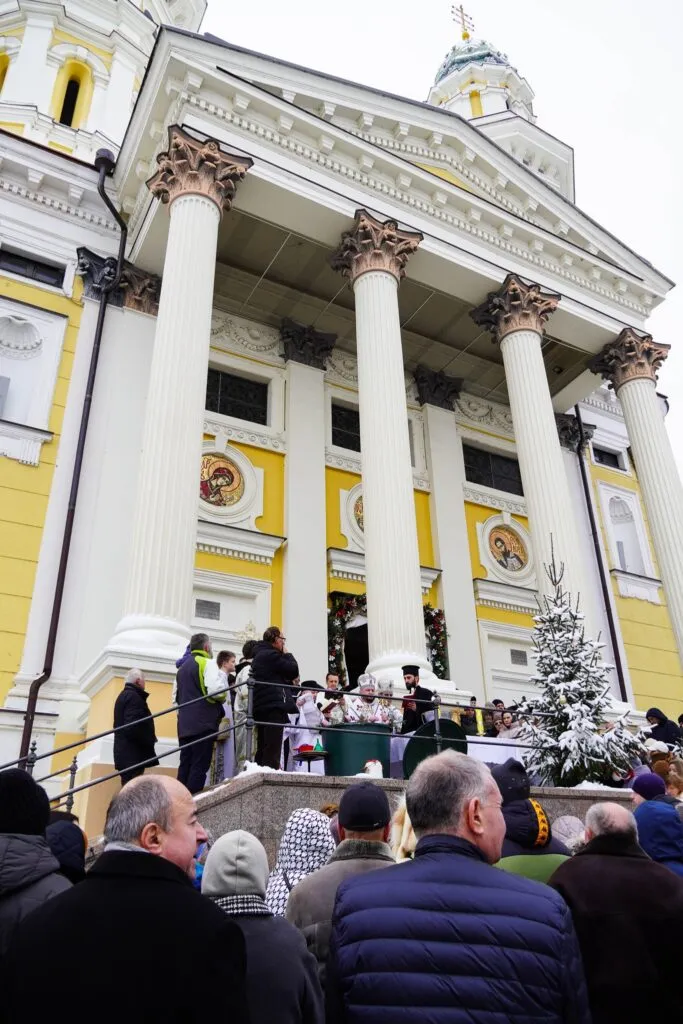 Богоявлення Господнє в Ужгороді: як громада відзначила завершення різдвяного циклу та освячення води Богоявлення Господнє в Ужгороді: як громада відзначила завершення різдвяного циклу та освячення води
