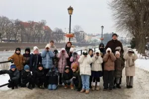 Замість звичних іграшок – унікальна можливість: словацькі волонтери подарували дітям Ужгорода інструменти для дослідження природи.
