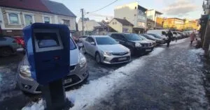 Питання пільгового паркування для військовослужбовців в Ужгороді: чи отримають захисники звільнення від оплати?