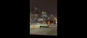 Масштабна дорожньо-транспортна пригода в Ужгороді: на вулиці Минайській зіткнулися два кросовери