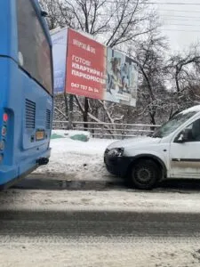 Сніговий колапс в Ужгороді: місто опинилося у полоні стихії, а комунальні служби ігнорують скарги мешканців