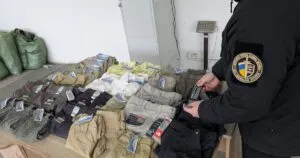 Митники Закарпаття виявили партію нового брендового одягу, замасковану під секонд-хенд, на суму 2 мільйони гривень