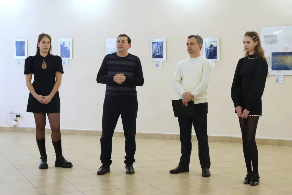 В Ужгороді презентували виставку «Контури життя» Амалії Коштури: сучасне мистецтво в історичному Скансені В Ужгороді презентували виставку «Контури життя» Амалії Коштури: сучасне мистецтво в історичному Скансені