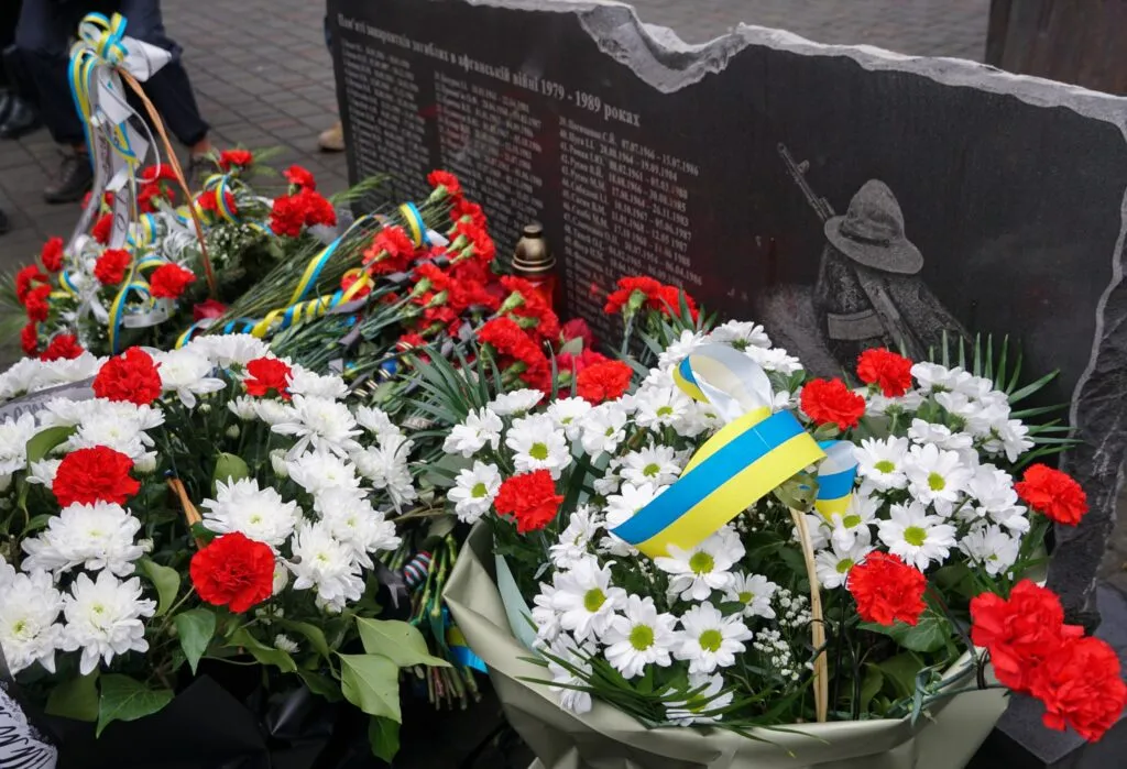 В Ужгороді вшанували пам’ять воїнів-інтернаціоналістів та їхній незламний дух у захисті України В Ужгороді вшанували пам’ять воїнів-інтернаціоналістів та їхній незламний дух у захисті України