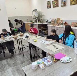 Терапія творчістю: гончарство як засіб реабілітації ветеранів у Ужгороді