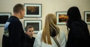 Ужгород у фокусі місцевих фотографів: фотовиставка «Мій Ужгород» відкрилась у скансені