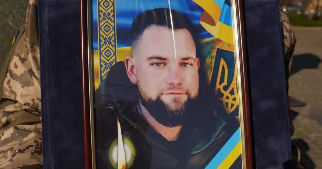Ужгород прощається з Героєм: Життя Олександра Тарная, віддане за Україну Ужгород прощається з Героєм: Життя Олександра Тарная, віддане за Україну