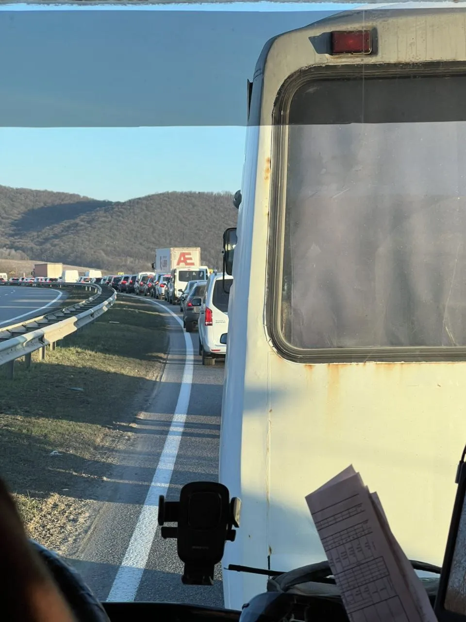 Біля Ужгорода ТЦК перекрили трасу Київ-Чоп паралізувавши рух у два напрямки (відео 18+)