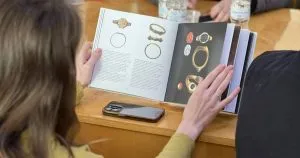 Унікальні знахідки в Ужгороді: презентація книги про археологічні відкриття