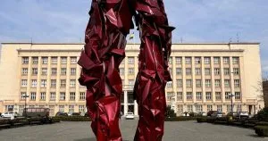 «Реконструкція подій»: величезна інсталяція художника Михайла Деяка западає в пам’ять