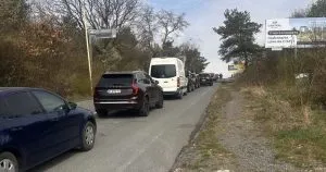 Затримки на кордоні зі Словаччиною: на КПП “Ужгород” утворилася масштабна черга
