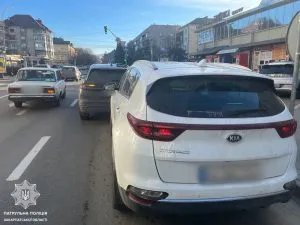 Рецидивістка за кермом: Нетвереза водійка в Ужгороді влаштувала ДТП та отримала штраф понад 55 тисяч гривень
