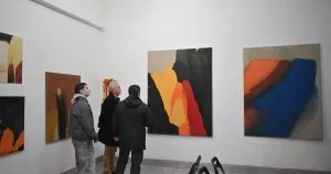 Ужгород запрошує: Іван Небесник-молодший відкрив виставку Кочові маневри у Photinus Studio