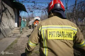 Рятувальники Ужгорода блискавично приборкали вогонь на Дендеші: небезпечна традиція обернулася протоколом