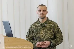Урок гідності: офіцер ЗСУ Денис Ман зустрівся з ліцеїстами в Ужгороді