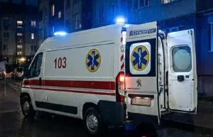 Трагічний інцидент на вулиці Можайського в Ужгороді: медики змушені були захищати себе