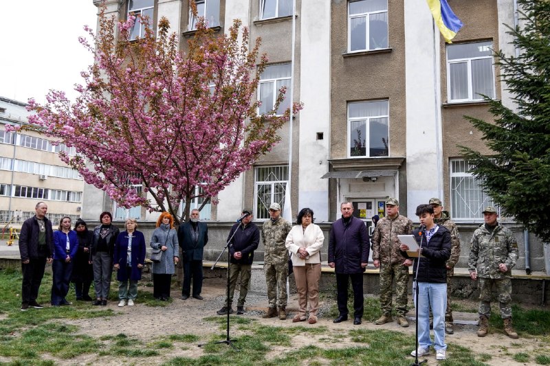 В Ужгородському ліцеї №5 підняли Прапор Надії