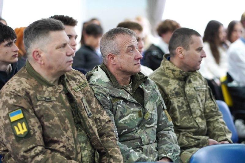 В Ужгородському ліцеї №5 підняли Прапор Надії