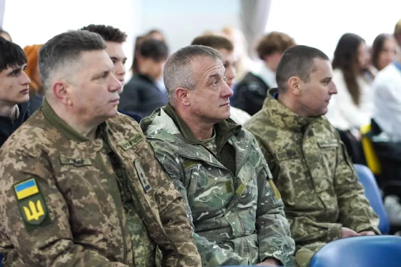 В Ужгородському ліцеї №5 підняли Прапор Надії