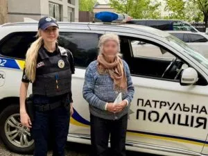 Ужгородські патрульні допомогли літній жінці знайти шлях додому
