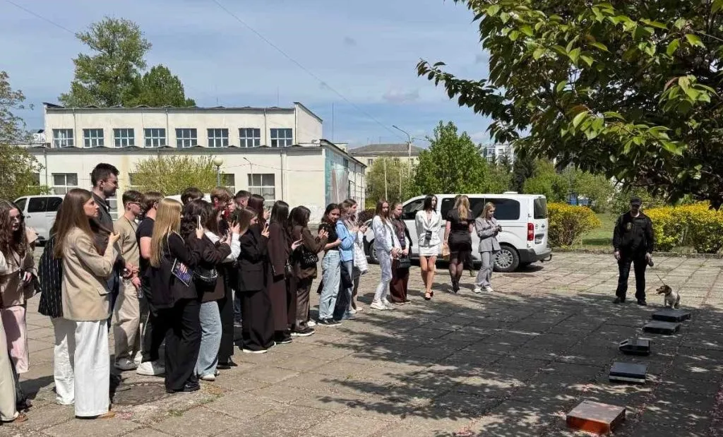 Від теорії до практики: майбутні юристи опановують митну справу на Закарпатті Від теорії до практики: майбутні юристи опановують митну справу на Закарпатті