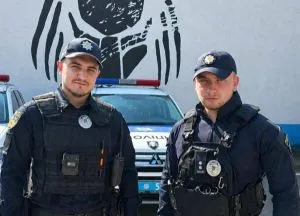 Патрульні Ужгорода врятували дівчину від трагедії