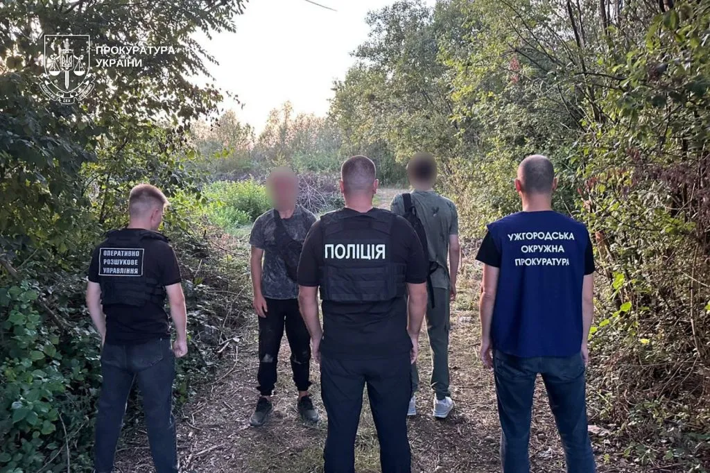 В Ужгороді засудили двох чоловіків за організацію незаконного переправлення військовозобов’язаних до Словаччини В Ужгороді засудили двох чоловіків за організацію незаконного переправлення військовозобов’язаних до Словаччини