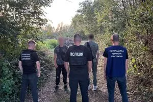 В Ужгороді засудили двох чоловіків за організацію незаконного переправлення військовозобов’язаних до Словаччини
