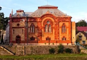 Відродження культурної спадщини: в Ужгороді відновлюють екскурсії колишньою синагогою