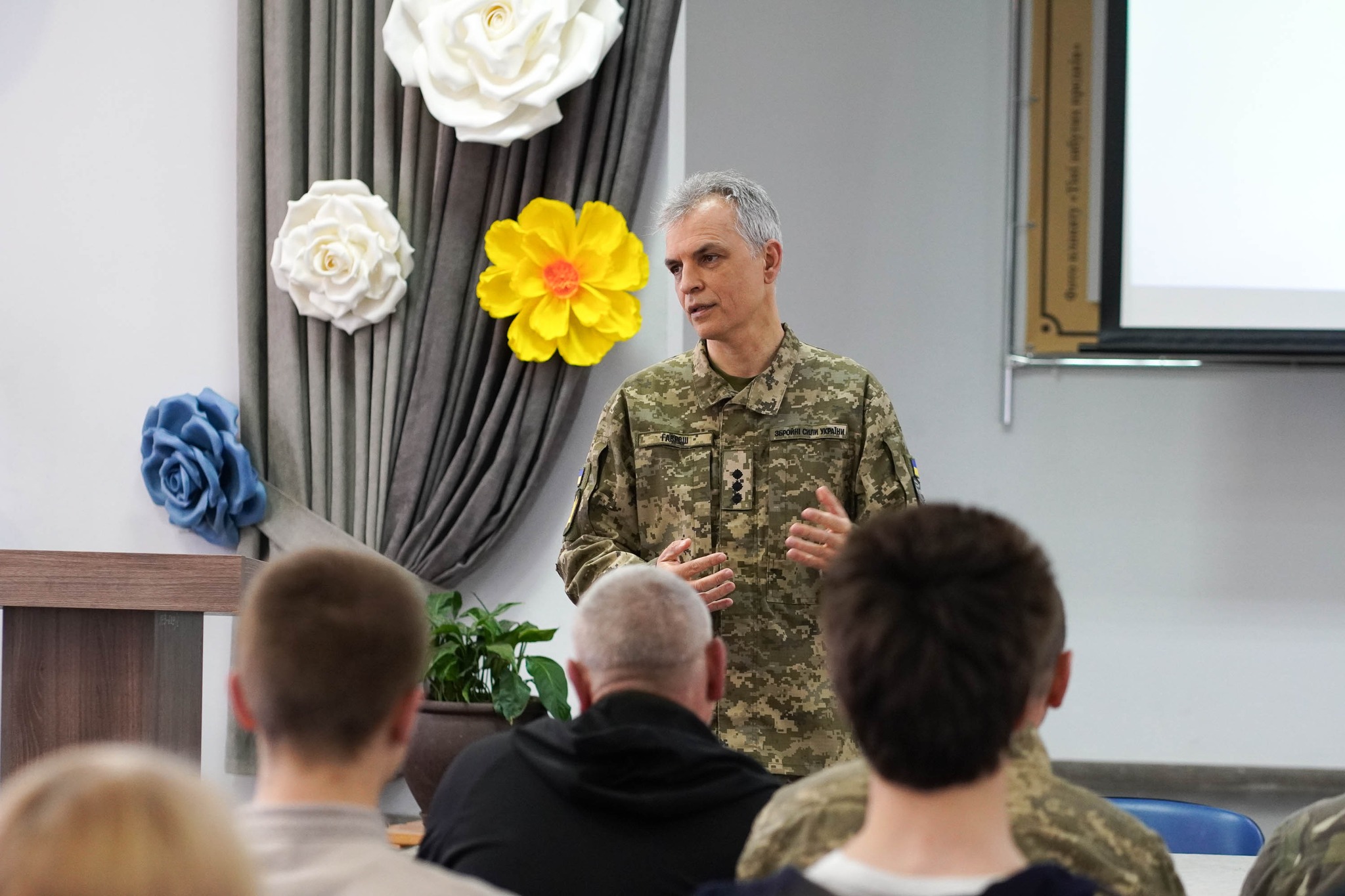 В Ужгородському ліцеї №5 підняли Прапор Надії