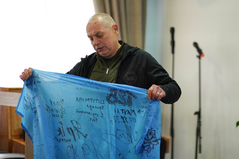 В Ужгородському ліцеї №5 підняли Прапор Надії