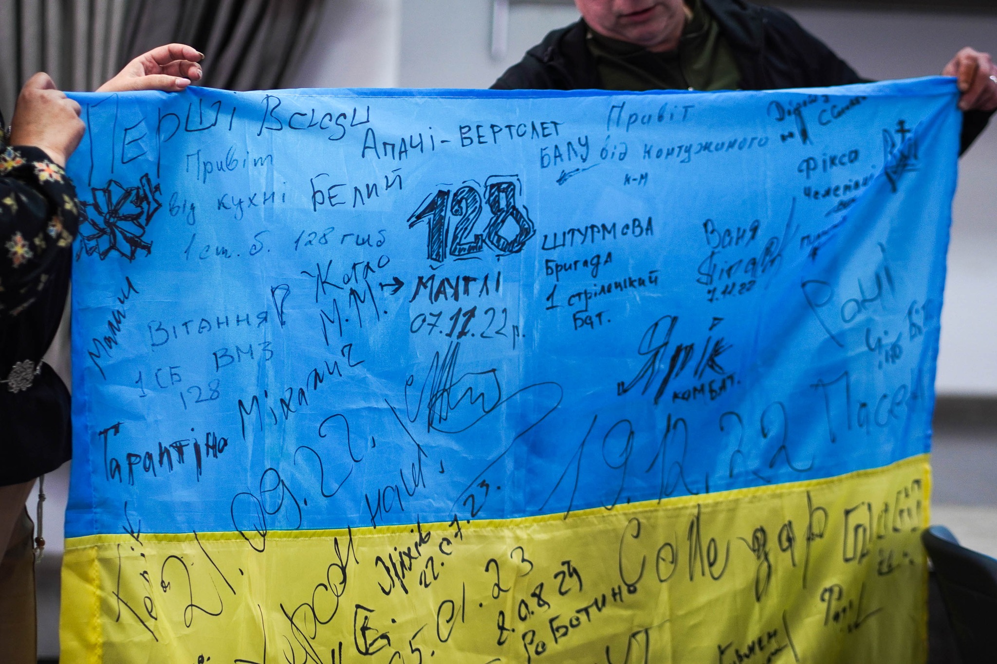 В Ужгородському ліцеї №5 підняли Прапор Надії