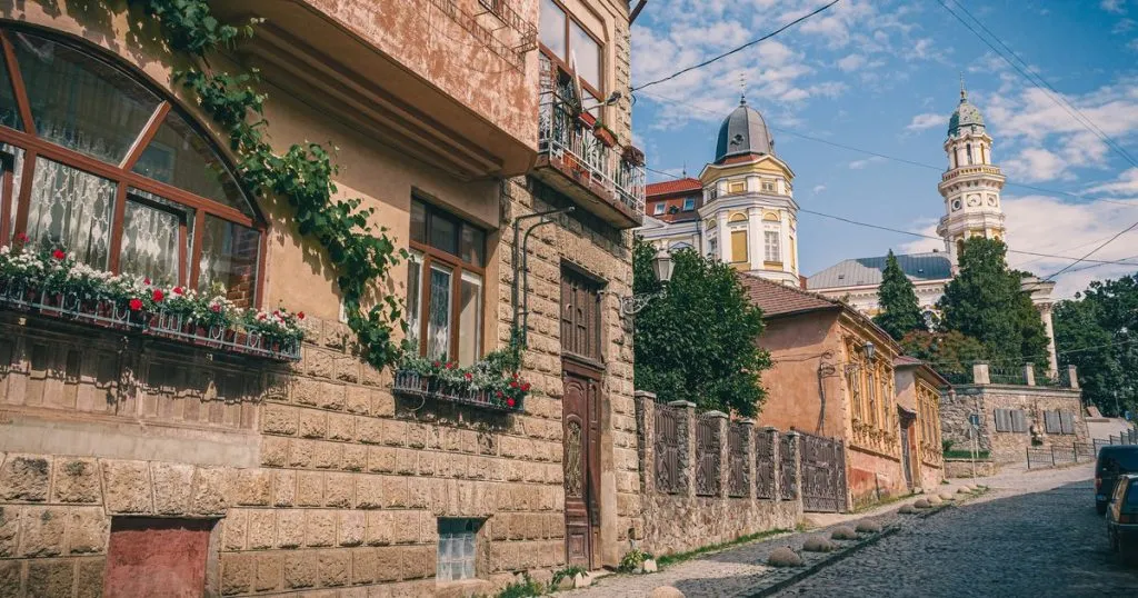 Ужгородський вікенд: сакура, Великдень та благодійні події Ужгородський вікенд: сакура, Великдень та благодійні події