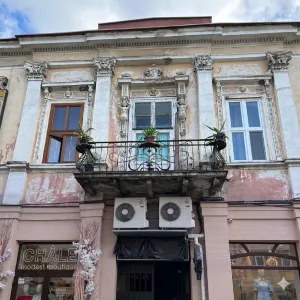 Історичний балкон на площі Корятовича потребує термінового відновлення