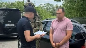 Відомий адвокат з Ужгорода затриманий за обіцянку звільнити військового з армії за велику суму грошей